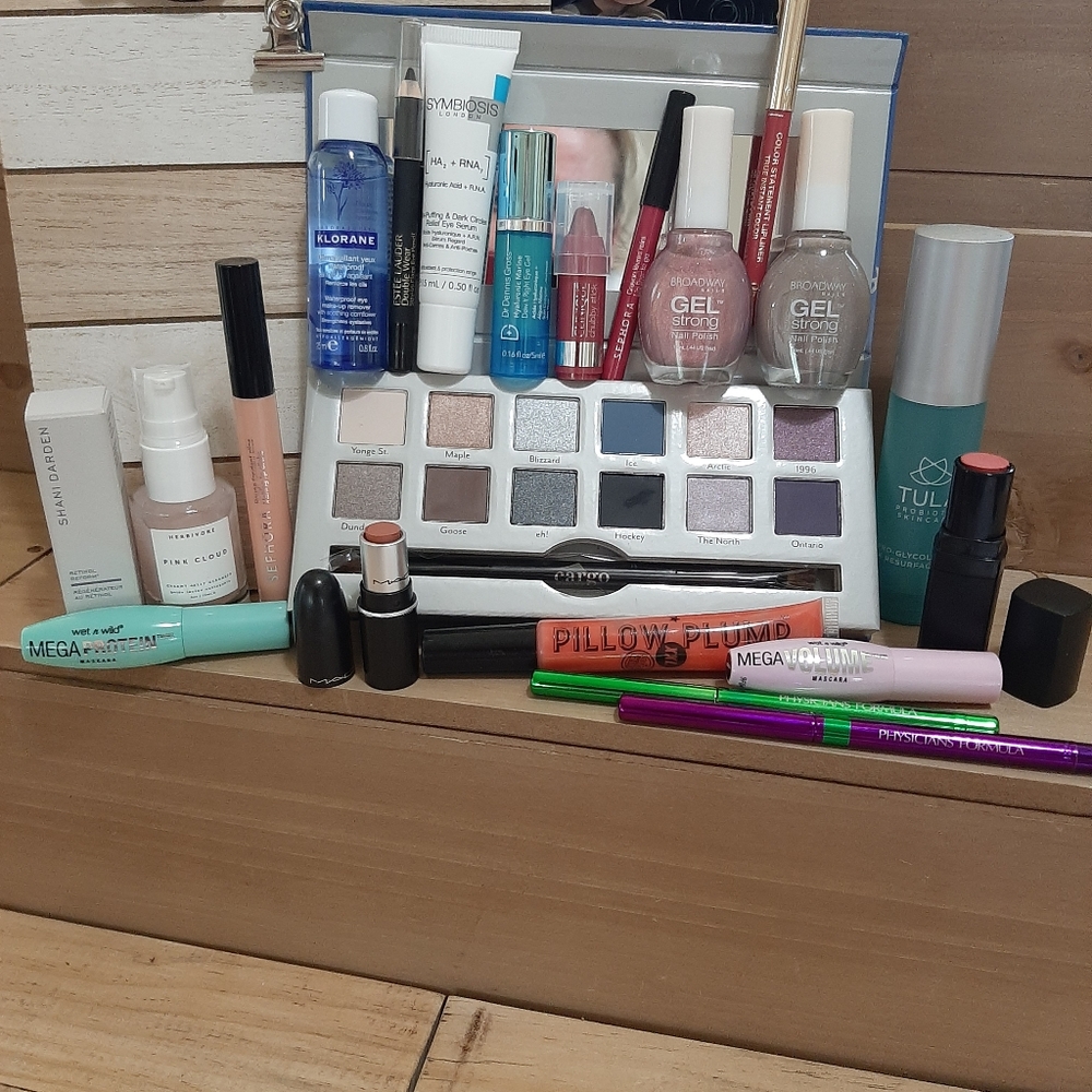 Pillow plump XXL makeup set